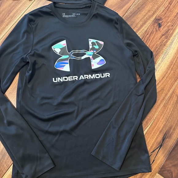 Lot of 4 Under Armour t-shirts size small and medium lightly used slick feel - Picture 2 of 5